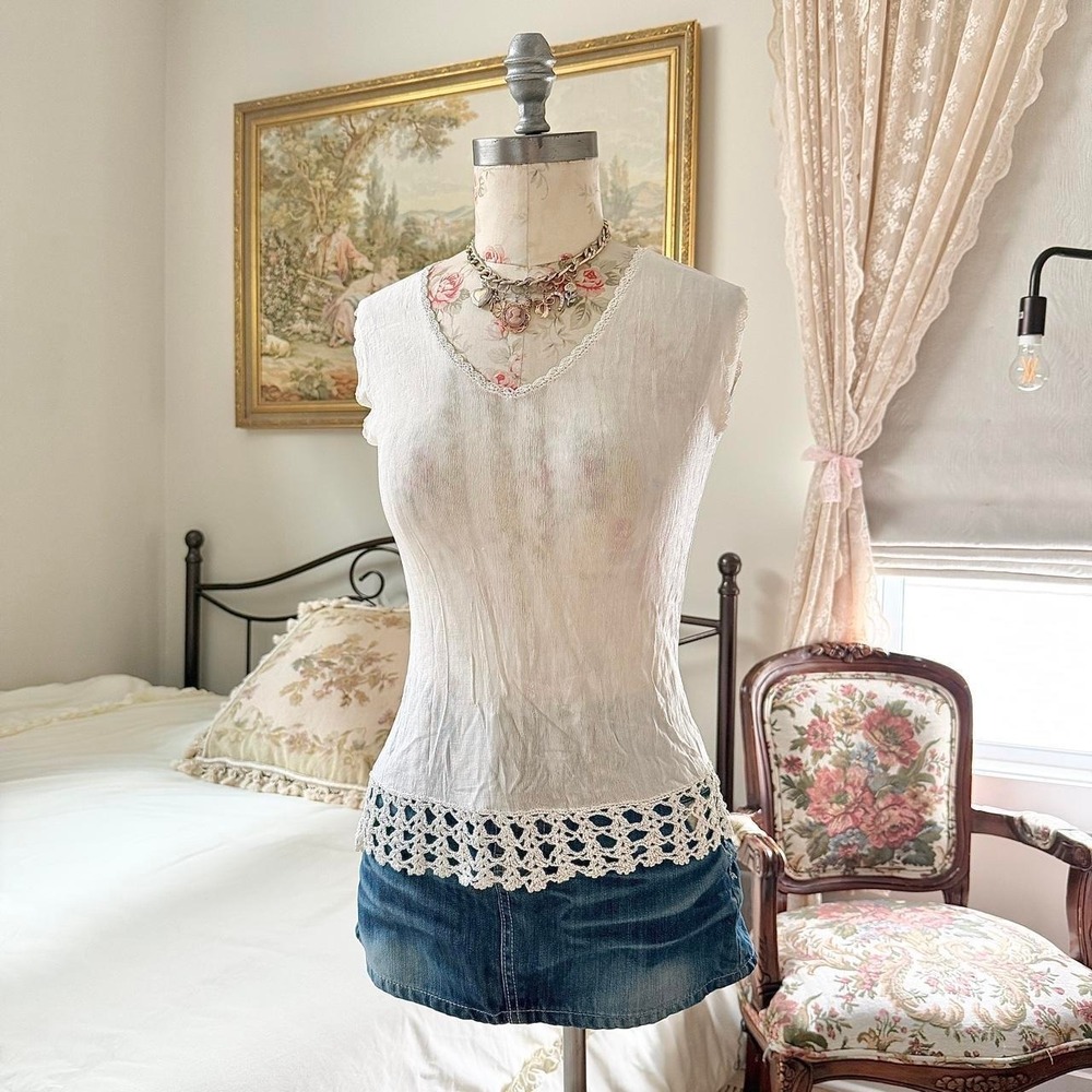 Y2K fits small to medium ivory knit tank with crochet hem